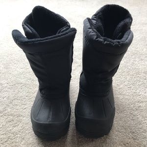 Infant boy size 6 snow boots